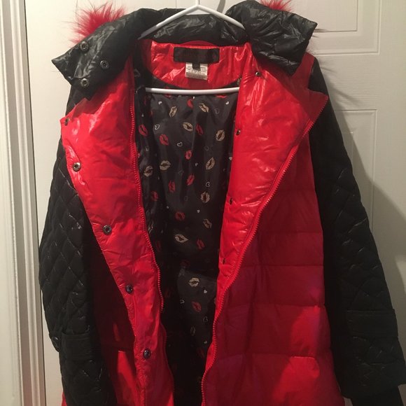 Simon Chang Red & Black Long Down Jacket with Fur Collar & Quilted Patterns - Picture 10 of 16